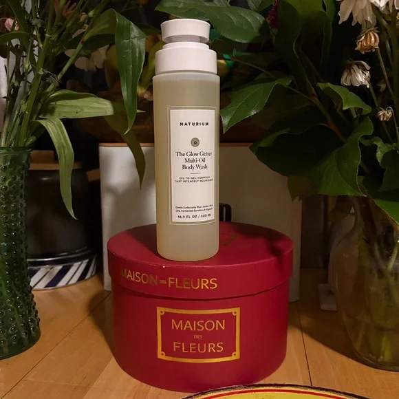 Naturium The Glow Getter Multi-Oil Body Wash - Cream - Picture 6 of 10